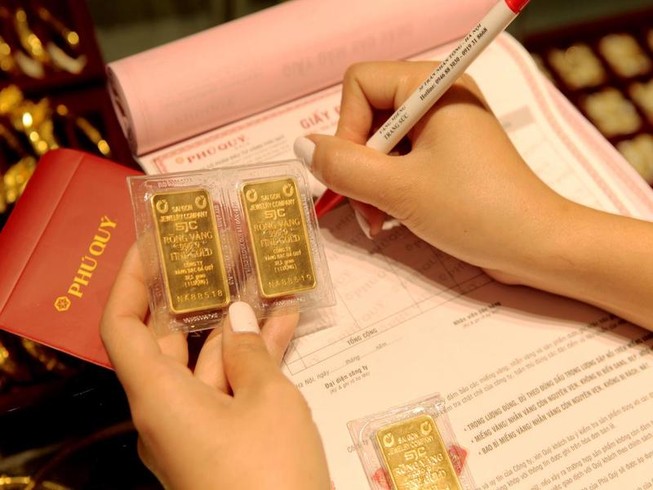 Giá vàng tăng cao vút khi Iran tấn công căn cứ quân sự Mỹ