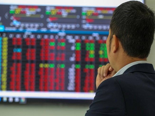 Vốn ngoại rút khỏi chứng khoán cao kỷ lục trong 10 năm qua