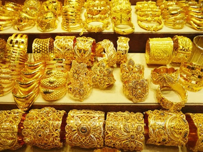 Giá vàng bất ngờ quay đầu lao dốc