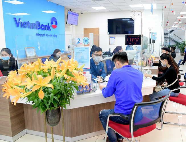 Lãi suất tiền gửi tiết kiệm rủ nhau giảm mạnh