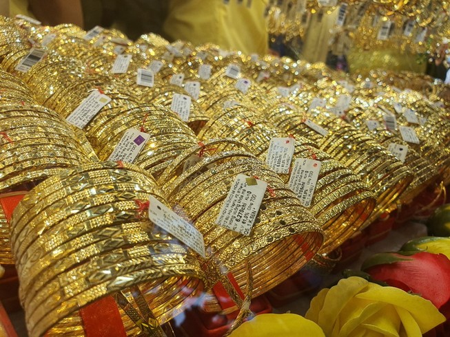 Giá vàng nhẫn bất ngờ tăng vọt