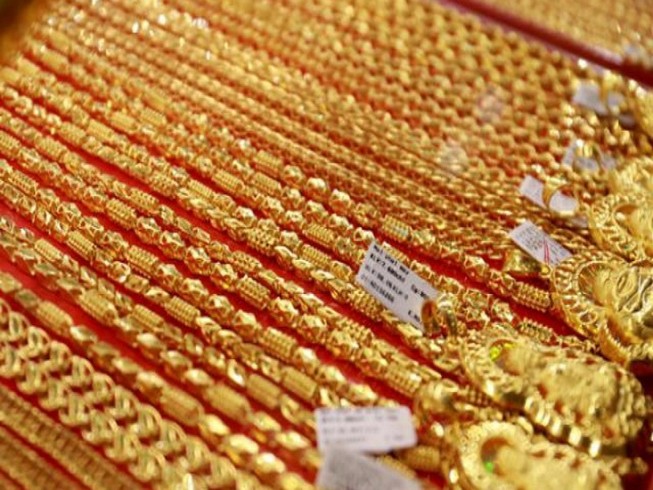 Giá vàng trong nước tiếp tục bất thường