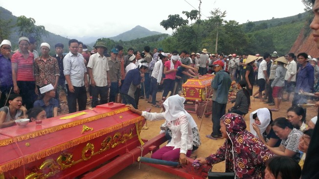 Thảm sát Yên Bái: Tang thương đám tang 3 cỗ quan tài