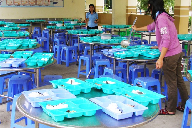 Bếp ăn trường học có cần giấy chứng nhận ATVSTP?
