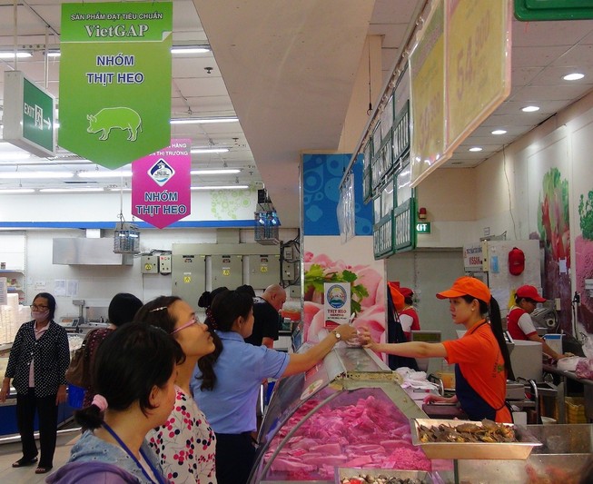TP.HCM: Hàng tết dồi dào, khó biến động giá