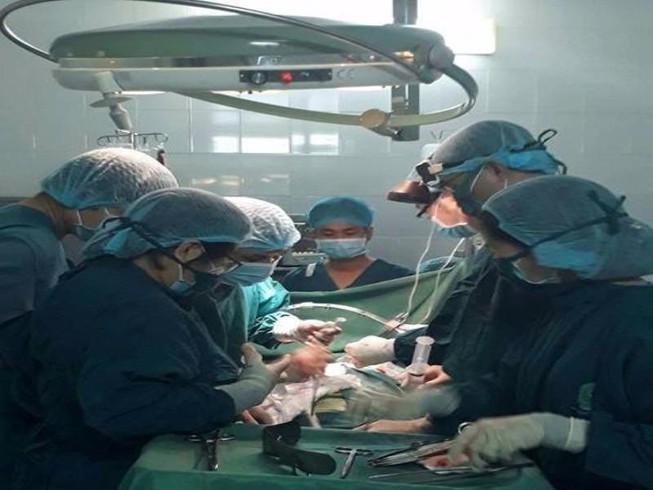 Lần đầu tiên mổ khối u gan lớn tại bệnh viện tuyến quận