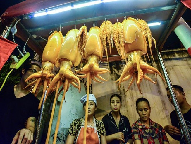 Món mực khổng lồ hút hồn giới trẻ Hà thành