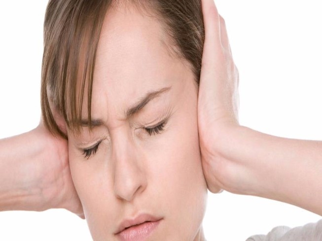 Chứng ù tai nhiều khi không phải bệnh từ tai