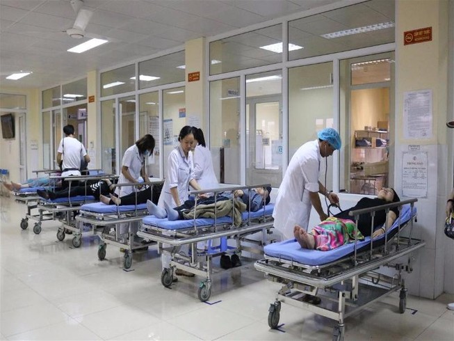 12 du khách Trung Quốc nhập viện sau khi ăn sáng