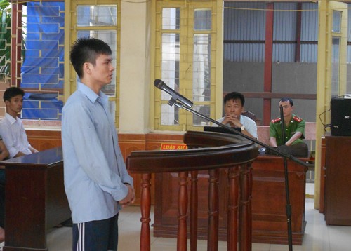 Vụ ông Chấn: luật sư truy về giấy tạm trú của bị cáo Chung
