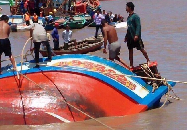 Vụ chìm tàu lễ Nghinh Ông: Khởi tố bị can với lái tàu