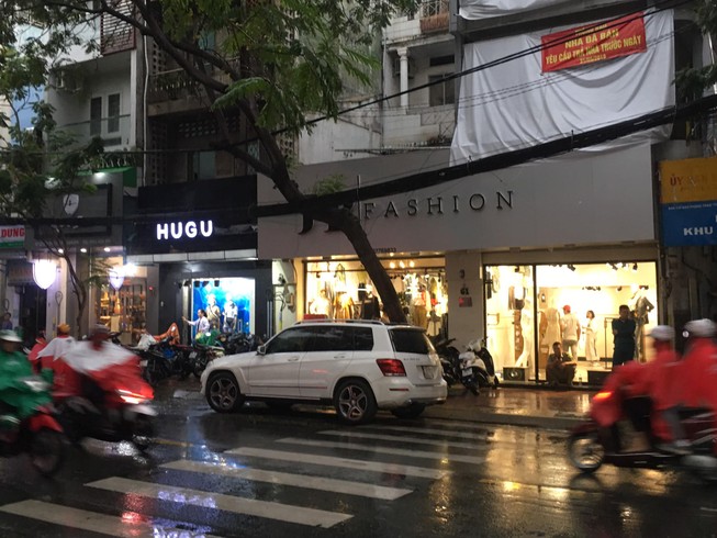 Hàng chục thanh niên hỗn chiến ở quận Phú Nhuận, TP.HCM