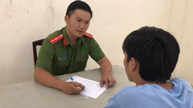 Quận 7: Thuê người tạt chất bẩn vào quán cà phê để giành khách