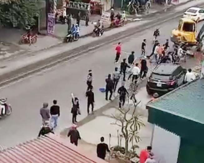 Vụ 2 cha con bị chém: Công an huyện đã khởi tố vụ án