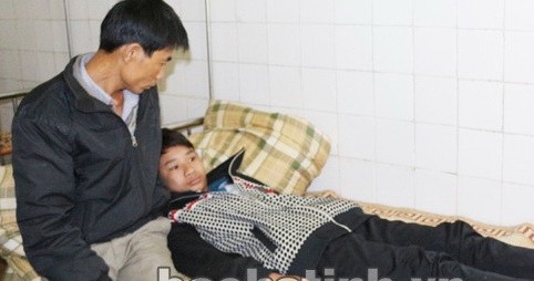Thầy giáo tát học trò thủng màng nhĩ