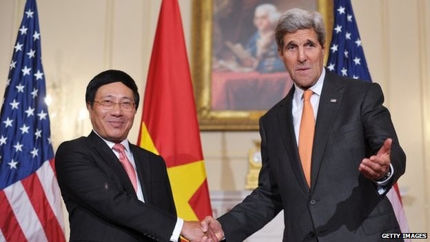Tin nóng: Mỹ đồng ý bán vũ khí 'vì an ninh hàng hải' cho Việt Nam