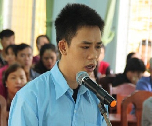 Kẻ giết 'bạn' đồng tính thoát án tử