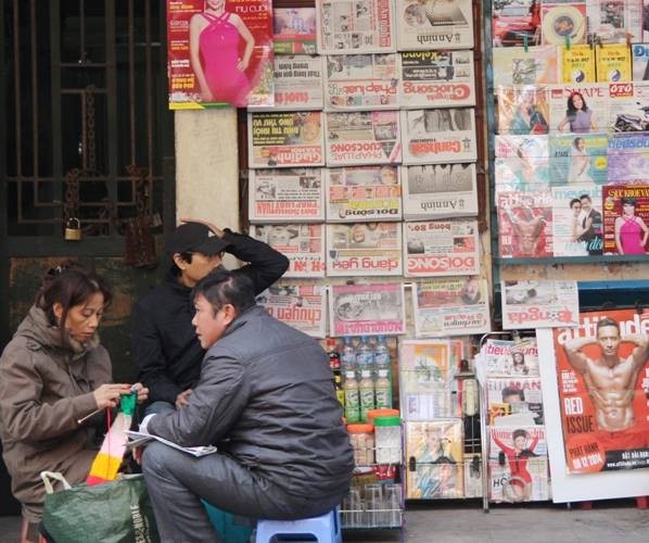 Năm, sáu cơ quan cùng quản cái vỉa hè