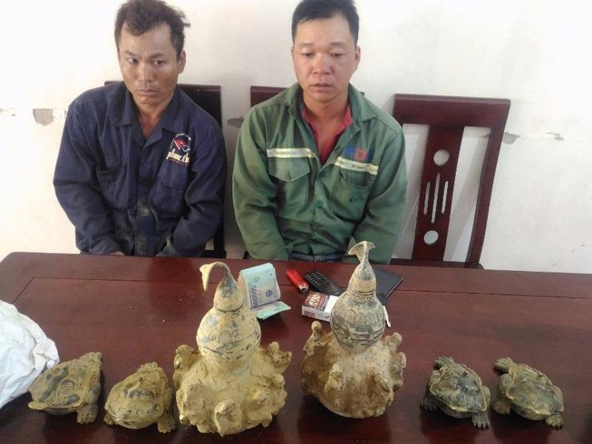 Công nhân giả đào được đồ cổ dỏm, lừa hàng chục triệu