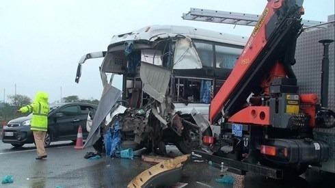 Vụ xe cứu hỏa trên cao tốc: Tài xế xe khách nói gì?