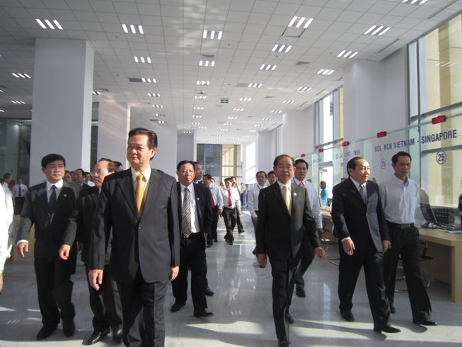 Thủ tướng đến tham quan Trung tâm hành chính Bình Dương