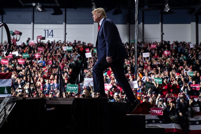 Tổng thống Donald Trump trong một cuộc vận động tranh cử ở bang Florida hồi tháng 10.
