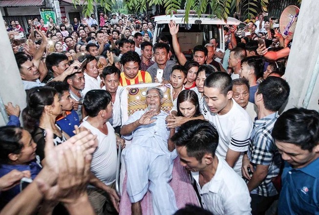 Cụ Lê Đình Kình về nhà trong niềm vui của người Đồng Tâm