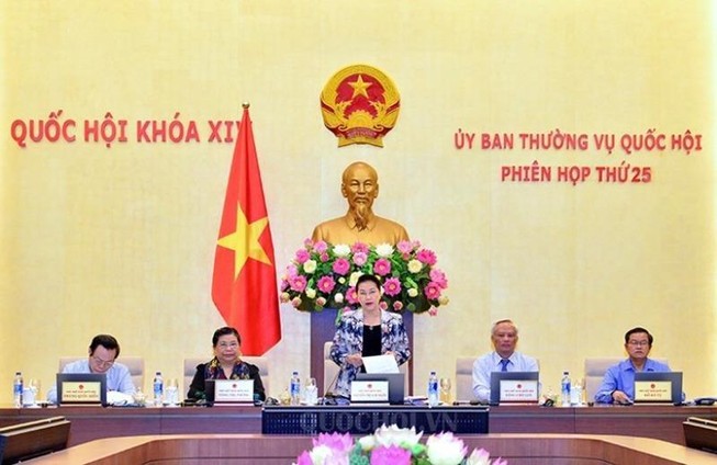 Thường vụ QH bàn tăng thuế môi trường xăng dầu xuyên trưa