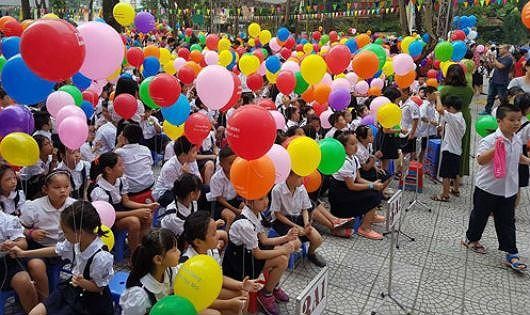 Bộ trưởng TN&MT viết gì gửi nữ sinh ước mơ không bóng bay?