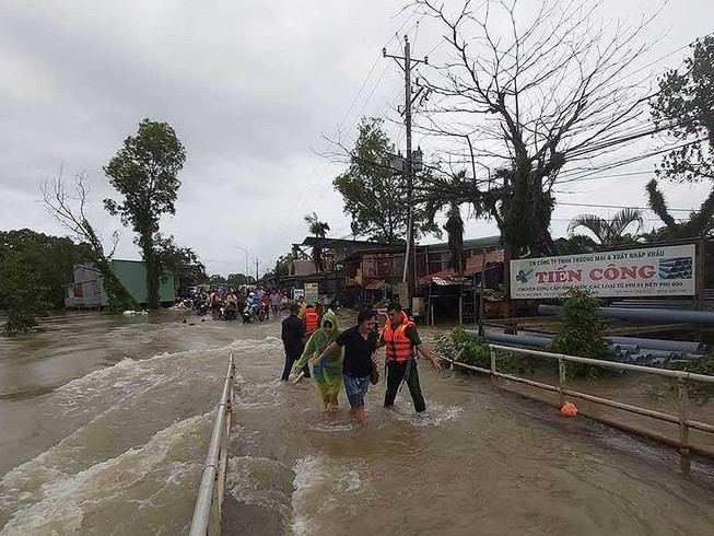 Vì sao Phú Quốc, Tây Nguyên mưa lớn bất thường?