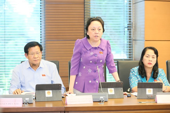 'Có cán bộ ra tòa nói như thể người ngoài hành tinh xuống vậy'