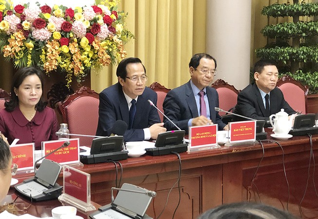 'Lương chuyển thẳng cho vợ kiểm soát càng tốt có gì đâu'