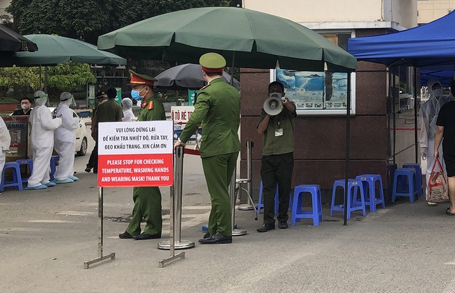 Kiểm soát chặt ổ dịch COVID-19 ở Bệnh viện Bạch Mai