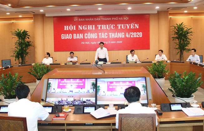 Chủ tịch Hà Nội: 'Không được bắt học sinh đeo tấm chắn!'