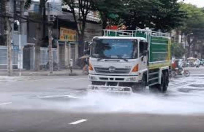 Hà Nội duyệt chi hơn 114 tỉ đồng rửa đường ngày nắng nóng