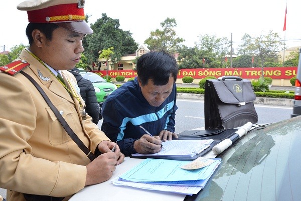 Cục CSGT xử lý đua xe, chống người thi hành công vụ