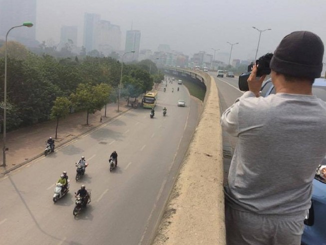 Cảnh sát xử lý xe 'rùa bò', tài xế mật báo cho nhau