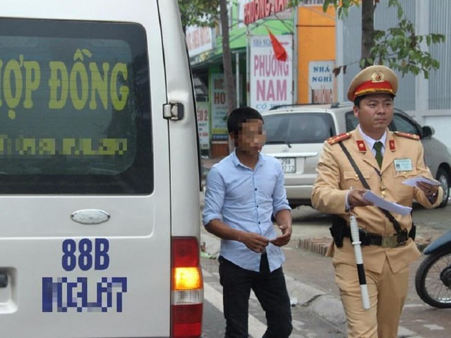 Có được nhờ người khác nộp tiền vi phạm giao thông?