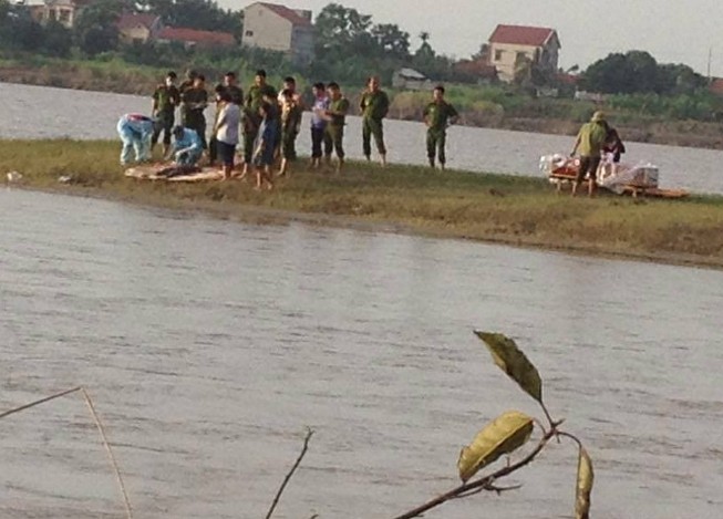 2 bé trai cùng mẹ chết đuối trước ngày tựu trường