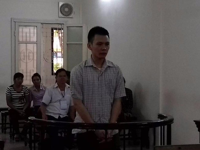 Bị phát hiện 'vụng trộm', dùng dao đâm chết tình địch