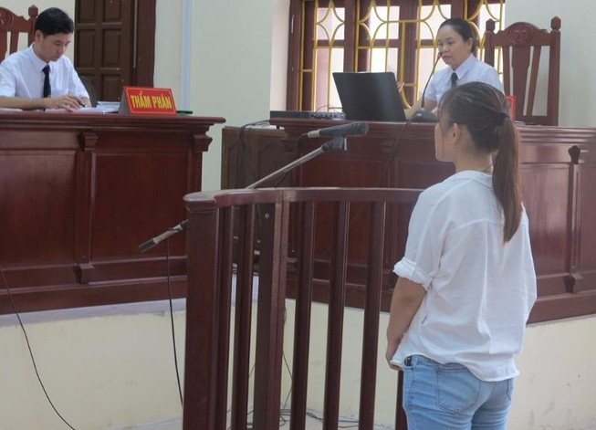 Tạm dừng xử vụ “đi tù vì làm sứt mép bàn”