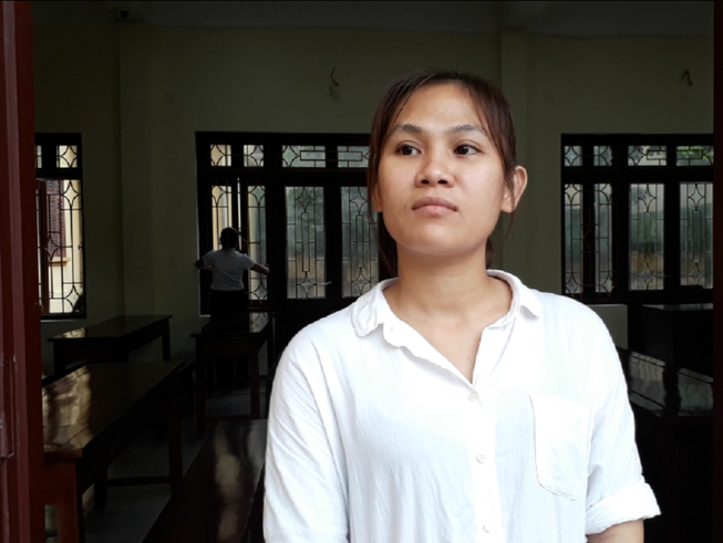 Tâm trạng cô gái 'làm sứt mép bàn' khi nhận án treo