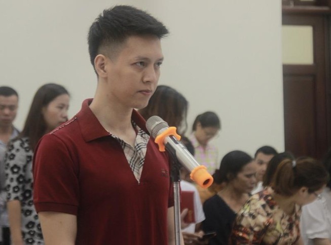 Đánh con trai 9 tuổi gãy 5 xương sườn chỉ vì con nghịch ngợm
