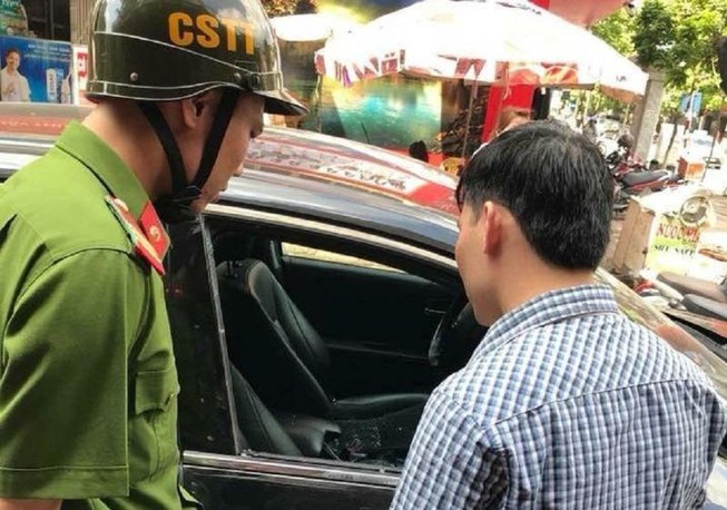 Đập vỡ kính ô tô, lấy trộm gần 300 triệu đồng
