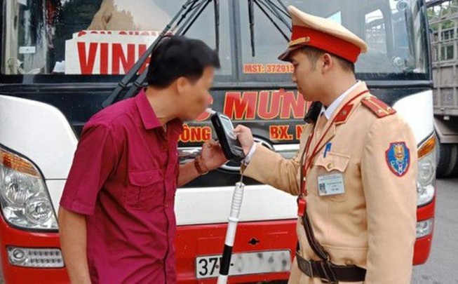 Gần 6.500 tài xế uống rượu bia và dùng ma túy khi lái xe