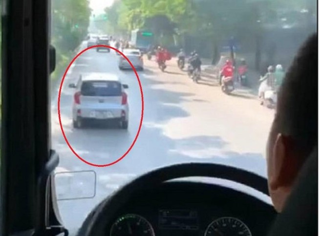 Quyết không nhường đường cho xe cứu hỏa vì… mở nhạc to