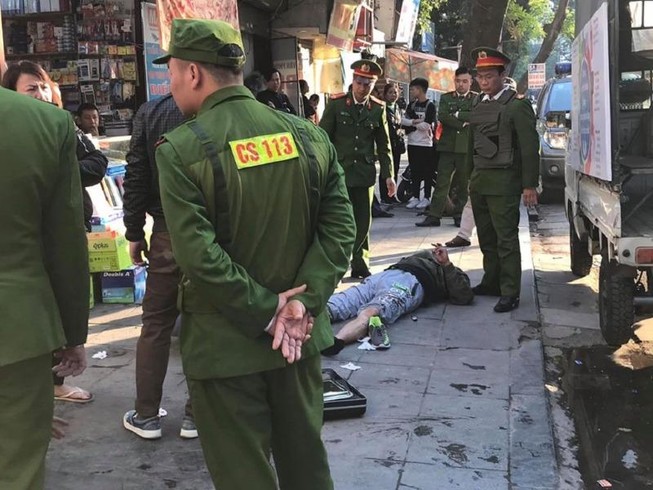 Nghi nổ súng giữa phố ở Hà Nội