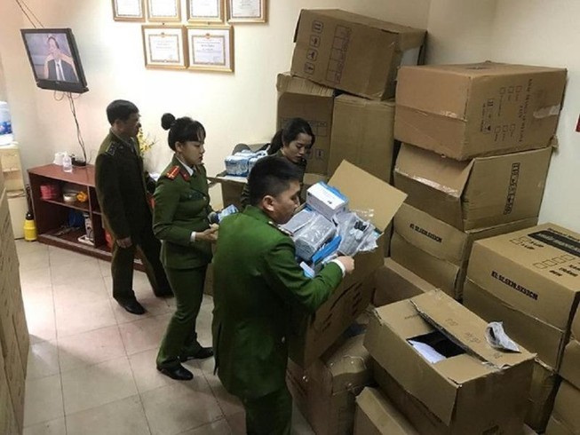 Bán khẩu trang giá 'chặt chém', chủ hàng bị công an xử lý