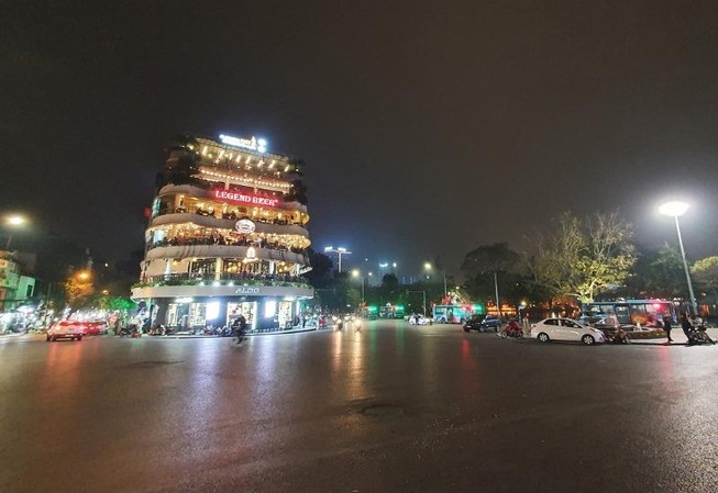 Hà Nội vắng vẻ giữa đại dịch COVID-19