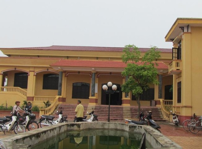 Cầm dao vào trụ sở UBND xã gây án mạng
